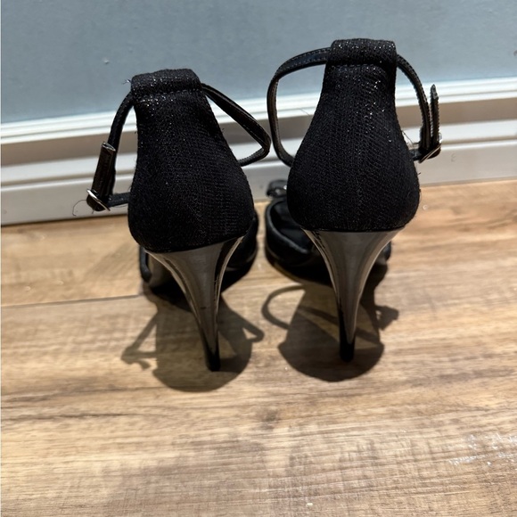 Marc Fisher Black Patent Heels with Bow - Picture 5 of 9